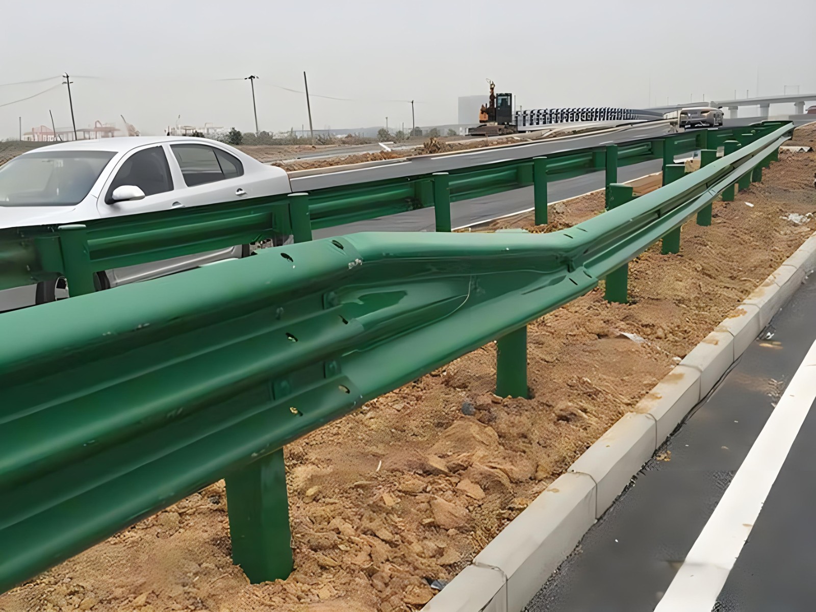 防城港高速波形护栏板日常维护方案确保道路安全新举措