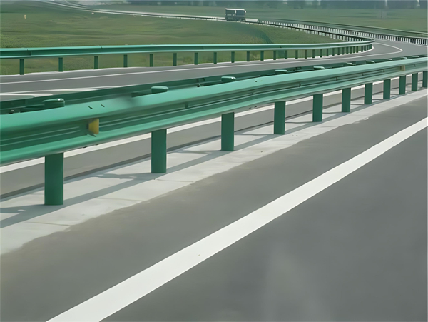 防城港高速护栏板守护安全广泛应用于多个行业